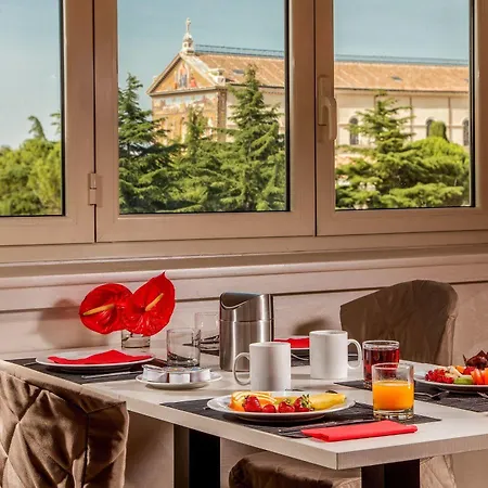 San Paolo Couette-café Rome